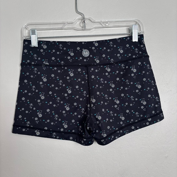 IAB MFG I Am Becoming 3-Inch No-Rise Daisy Biker Booty Shorts Size 8/Medium - Picture 4 of 7
